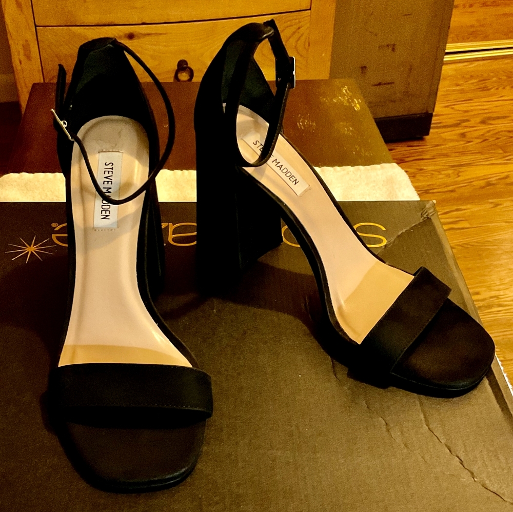 BASICALLY BRAND NEW “STEVE MADDEN” Womens Dillion Print Dress Sandals Black 9 M.